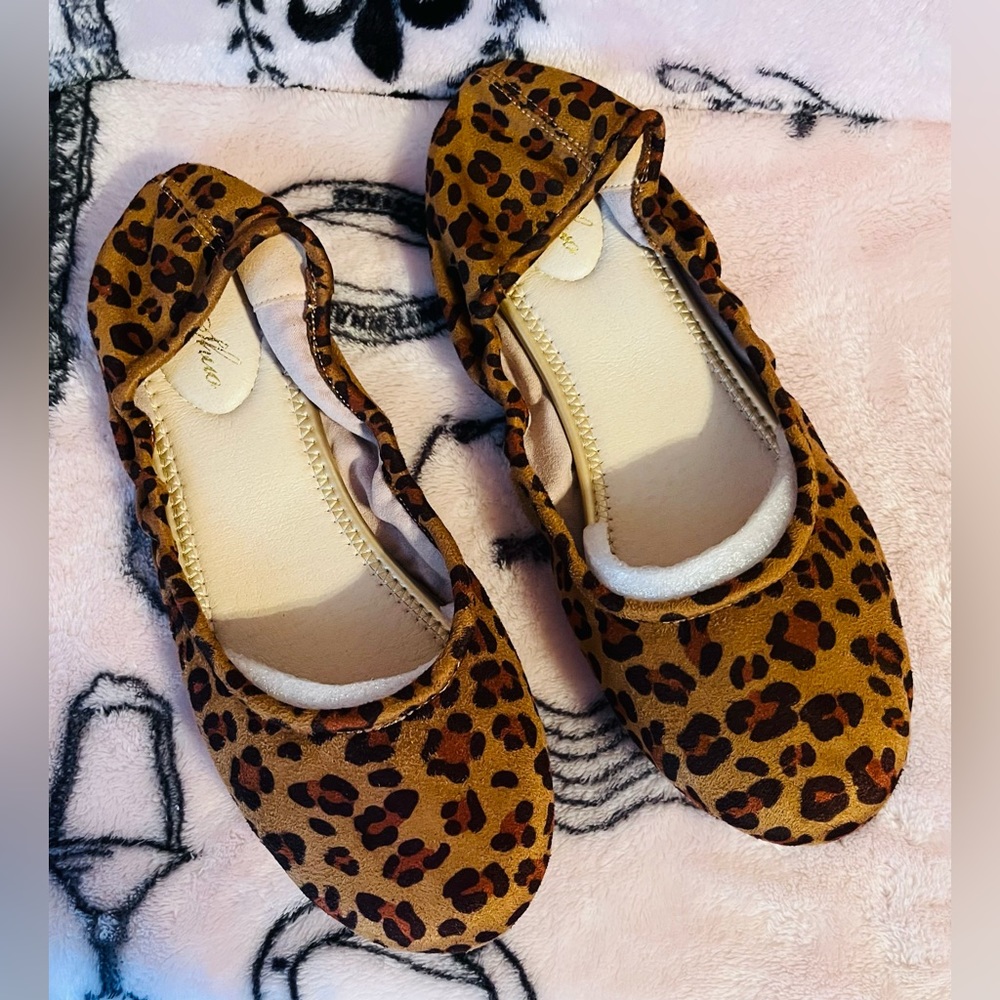 NWOT Genshou Cheetah Print Slip-ons Size 8